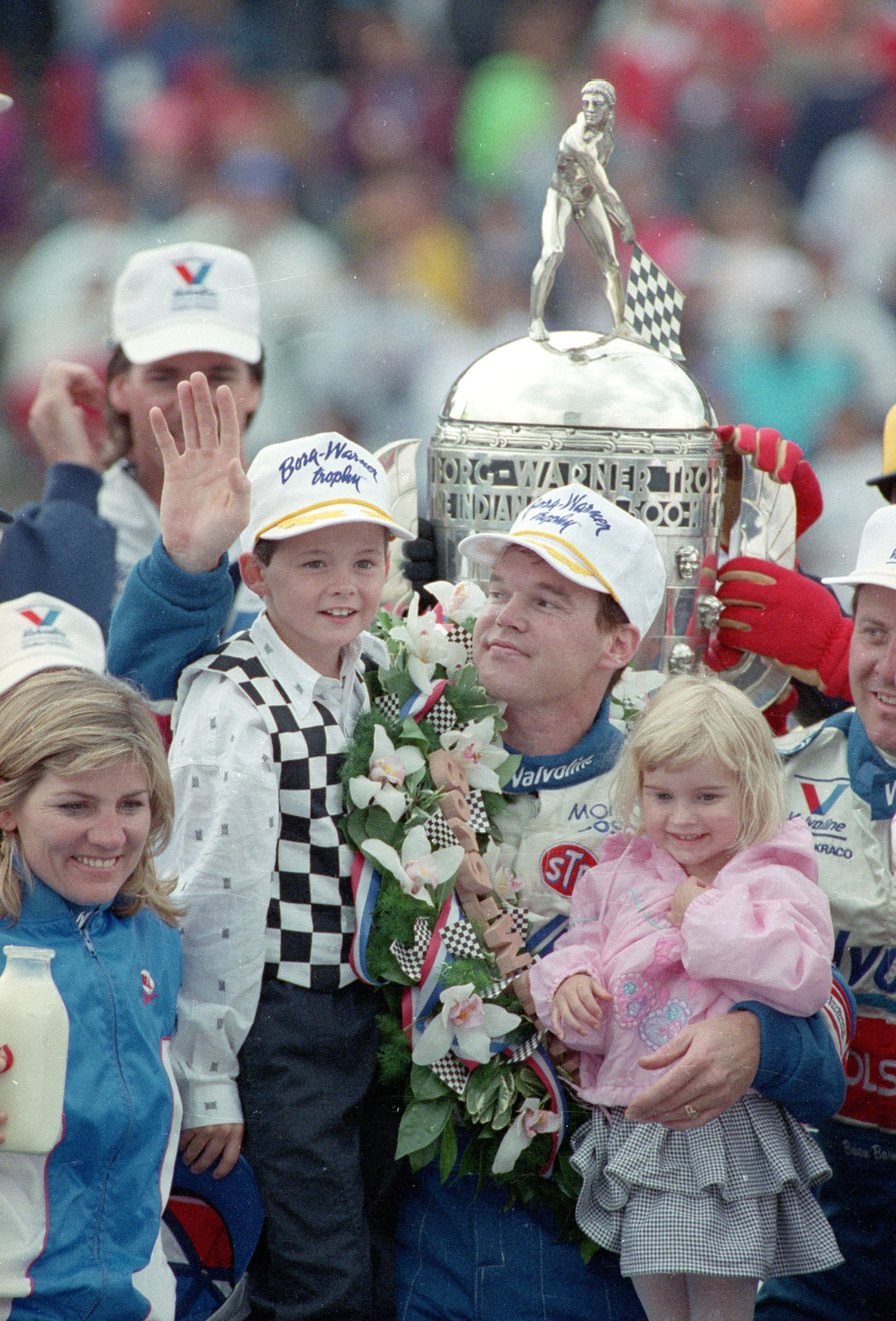 1992: Al Unser Jr. edges Scott Goodyear at Indy